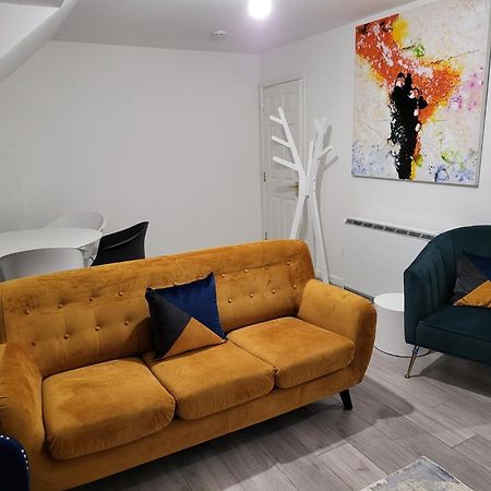 Garland Modern 2 Bedroom Apartment With Parking London Plumstead  Exterior photo