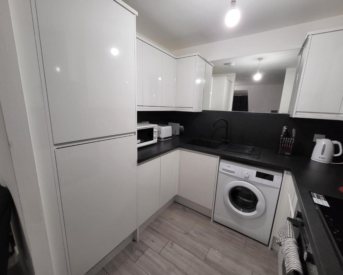 Garland Modern 2 Bedroom Apartment With Parking London Plumstead  Exterior photo