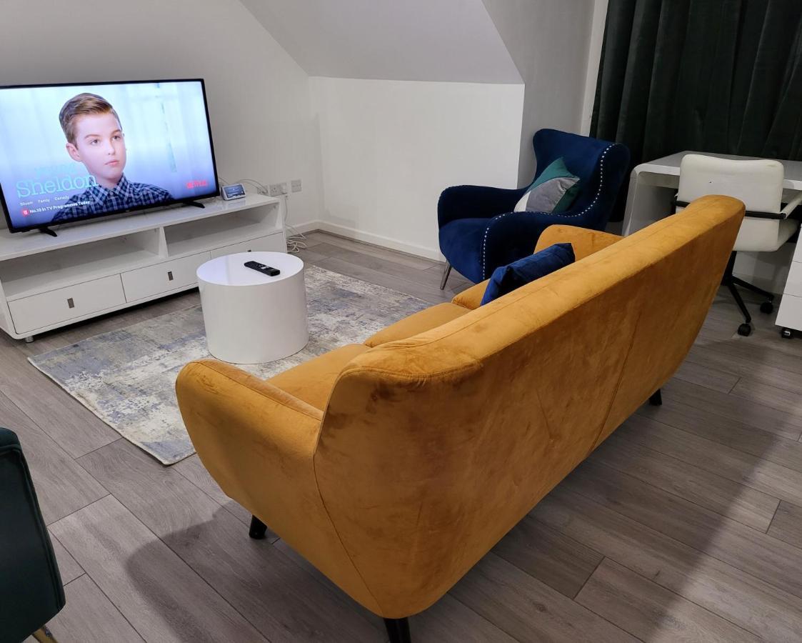 Garland Modern 2 Bedroom Apartment With Parking London Plumstead  Exterior photo