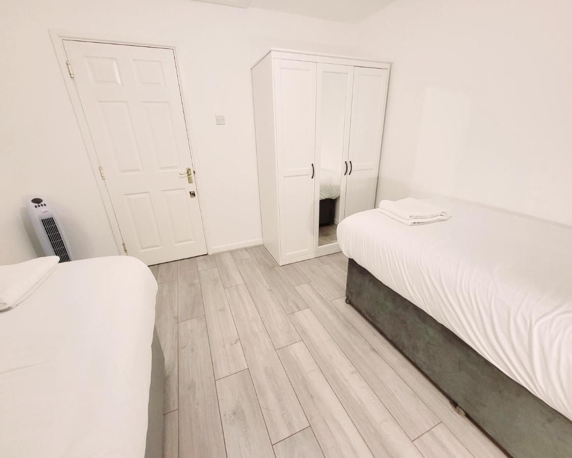 Garland Modern 2 Bedroom Apartment With Parking London Plumstead  Exterior photo